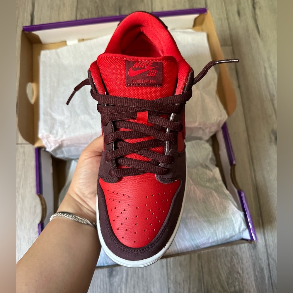 Nike SB low dunks Burgundy crush